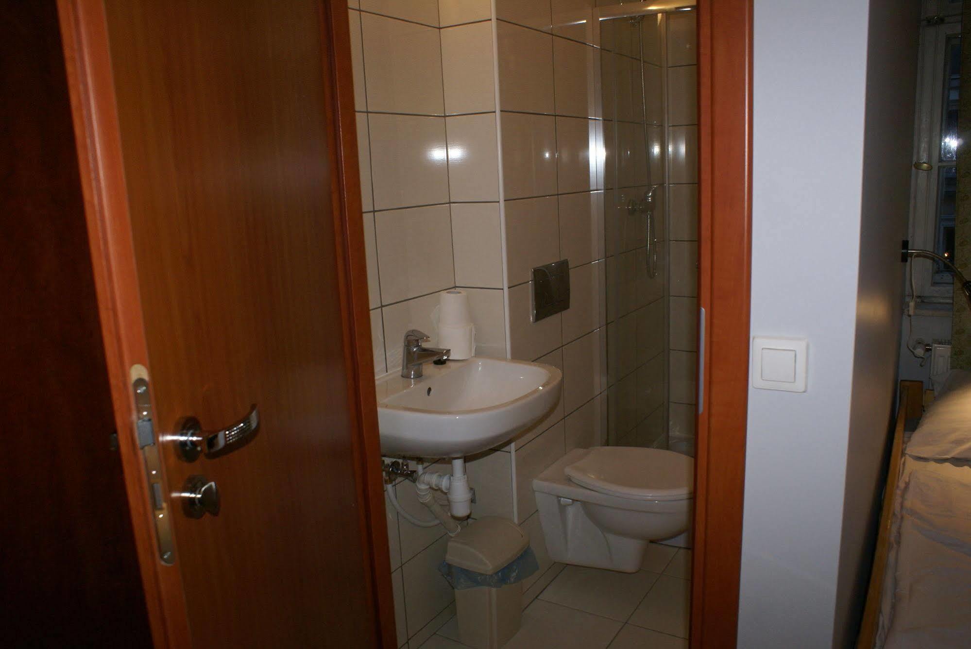 Frolic Goats Hostel Poznań Kültér fotó